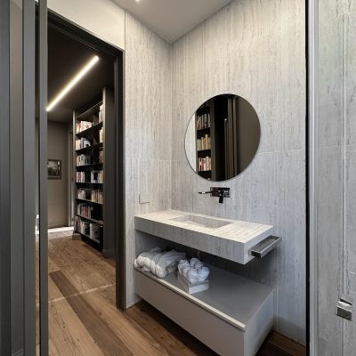 HOMEDESIGN_Bagno di design con Piastrelle Travertino Dekton Cosentino