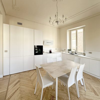 HOMEDESIGN_Cucina laccata bianca di design in casa signorile