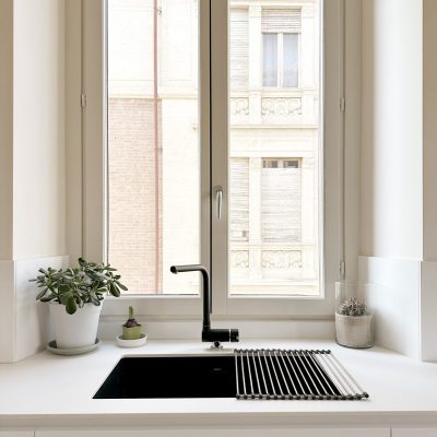 HOMEDESIGN_Cucina laccata bianca di design in casa signorile_Lavello